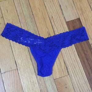 NWOT Hanky Panky low rise thong panties. Signature lace. Cobalt blue One Size